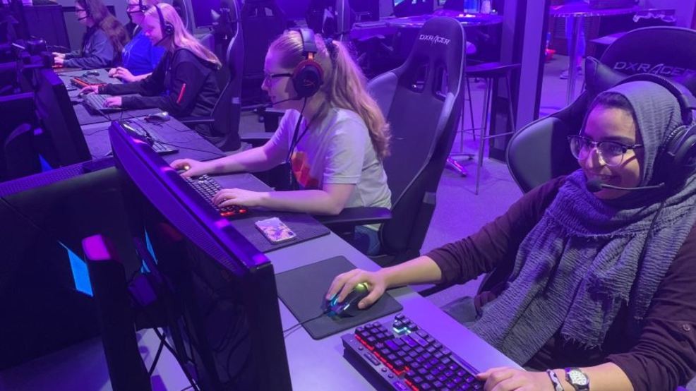 Top 5 Female Gamers you should know more about